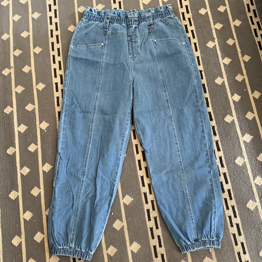 Frayed Jogger Jeans - Picture 3 of 9